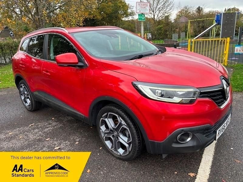 Red Used 2016 Renault Kadjar Dynamique SUV | £4,990 (Fair price) - Image 1/3