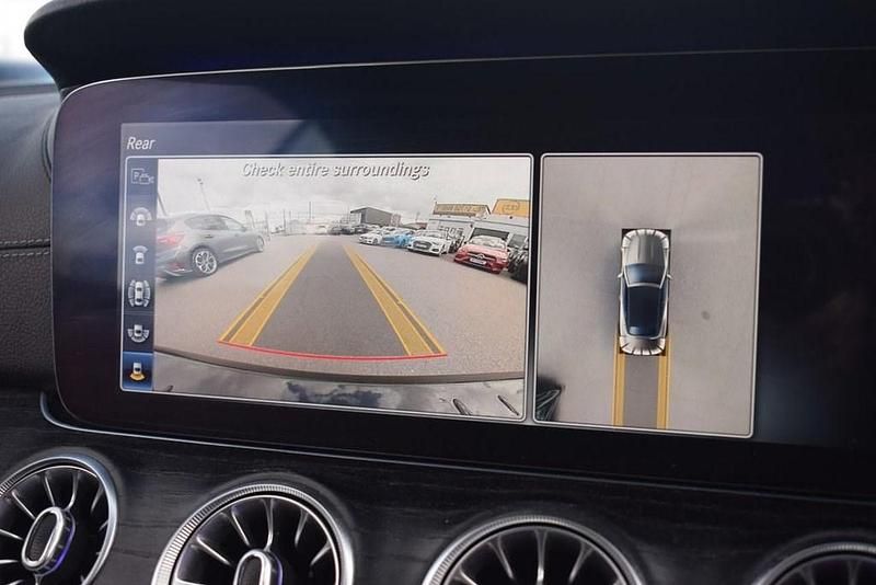 Begagnad Mercedes E220 AMG line 2021 Svart Cab