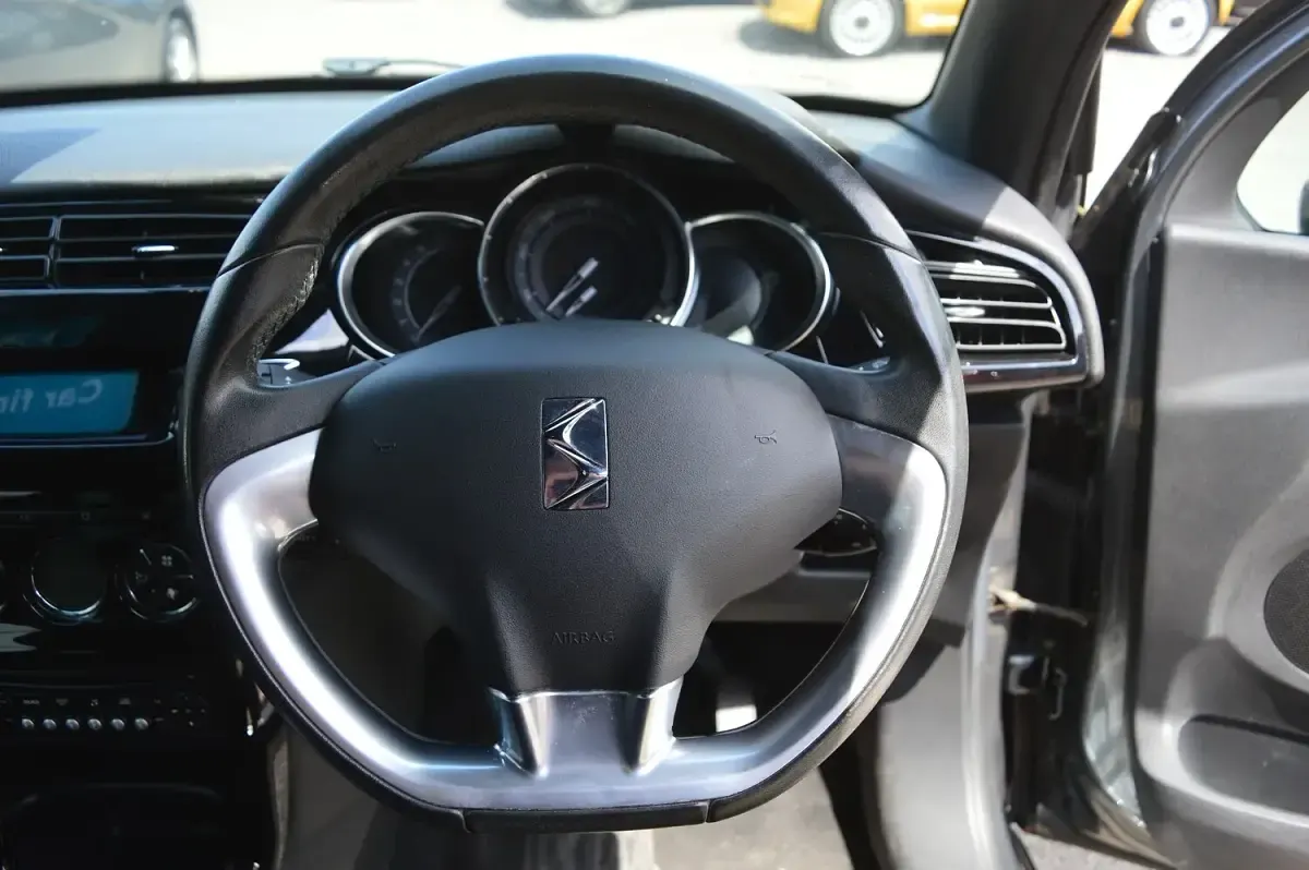 Used Citroën DS3 PureTech 110 HP (80 kW) 2015 Grey Hatchback