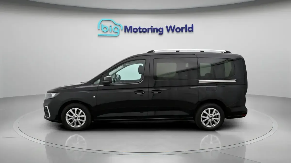 Used Ford Grand Tourneo Connect Titanium 122 HP (89 kW) 2023 Black MPV