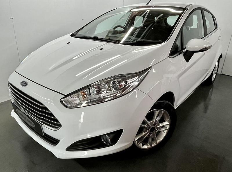 Second-hand Ford Fiesta Zetec 2015 Alb Hatchback