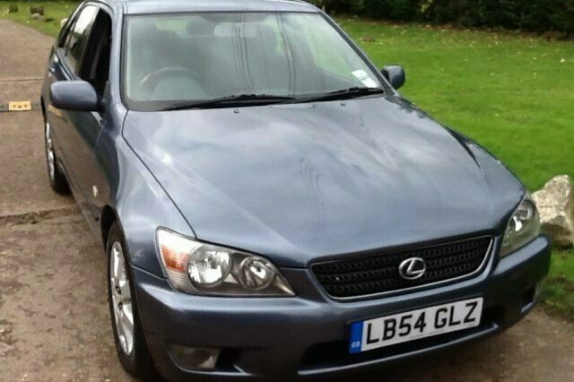 Used Lexus IS200 153 HP (112 kW) 2004 Sedan