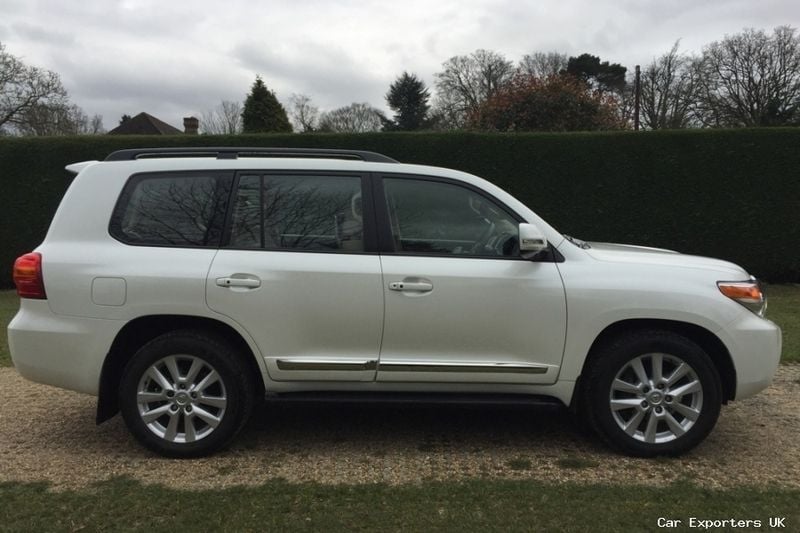 Used Toyota Land Cruiser 272 HP (200 kW) 2014 SUV
