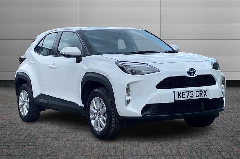 Pure white New 2024 Toyota Yaris Cross SUV | £22,500 (Fair price) - Image 1/4