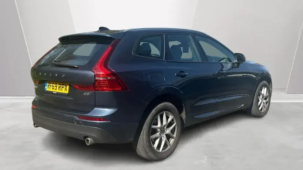 Used Volvo XC60 Momentum 247 HP (181 kW) 2020 Blue SUV