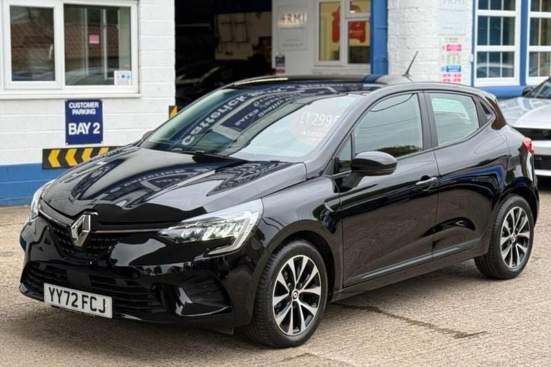 Diamond black metallic Used 2022 Renault Clio V Iconic Hatchback | £12,995 (Fair price) - Image 1/1