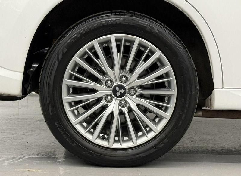 Used Mitsubishi Outlander 209 HP (153 kW) 2018 White SUV