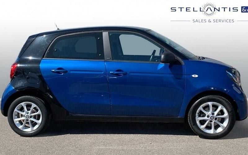 Used Smart ForFour Passion 71 HP (52 kW) 2017 Black Hatchback