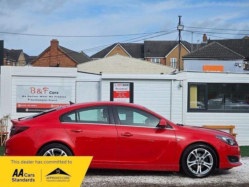 Used Vauxhall Insignia Edition 163 HP (119 kW) 2014 Red Hatchback