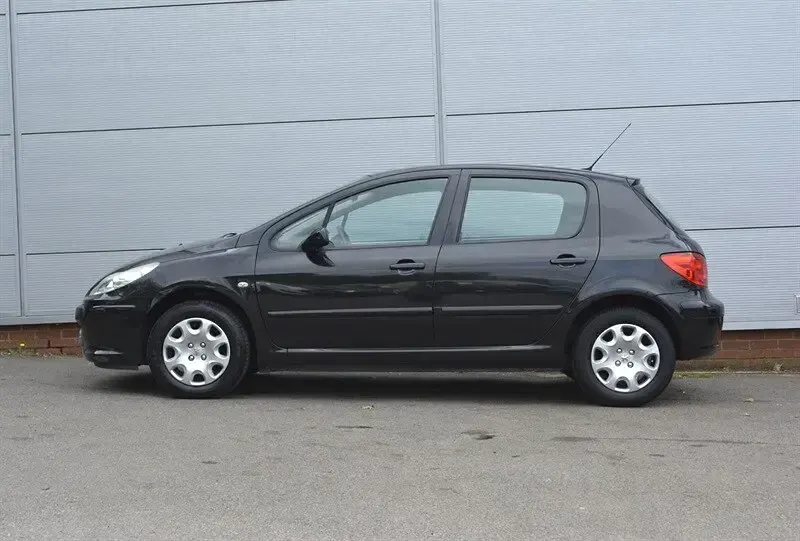 Used Peugeot 307 90 HP (66 kW) 2007 Black Hatchback