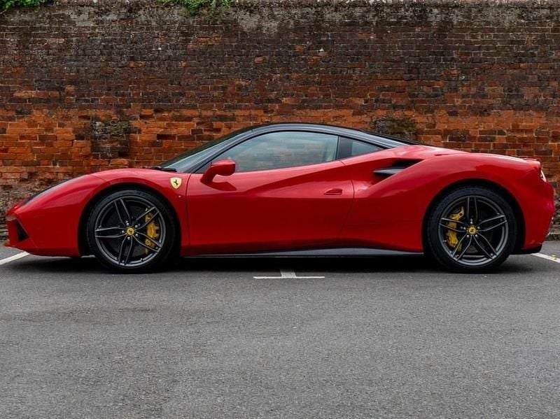 Used Ferrari 488 670 HP (492 kW) 2016 Red Coupe