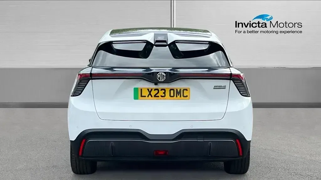 Used MG MG4 EV Trophy 150 kW (204 HP) 2023 White Hatchback