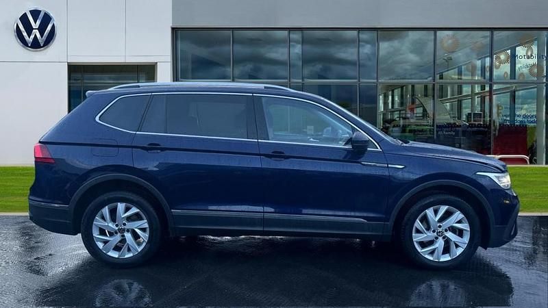 Used VW Tiguan Allspace Life 150 HP (110 kW) 2023 Atlantic blue metallic SUV