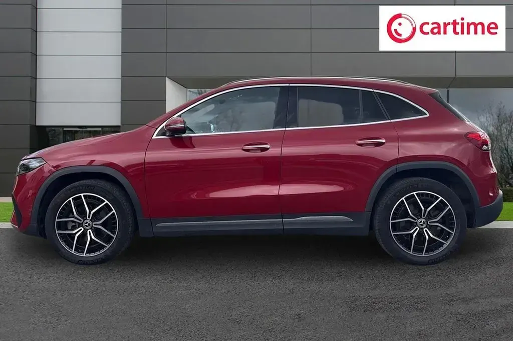 Begagnad Mercedes EQA300 AMG Line Premium 167 kW (228 HK) 2023 Röd SUV