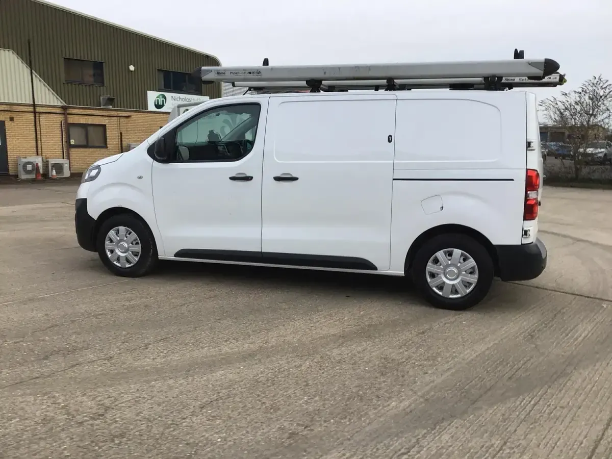 Used Vauxhall Vivaro Edition 100 HP (73 kW) 2020 White MPV