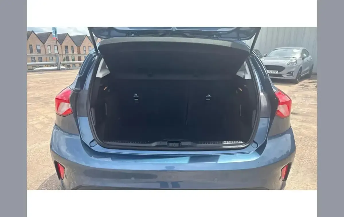 Used Ford Focus Zetec 99 HP (72 kW) 2018 Blue Hatchback