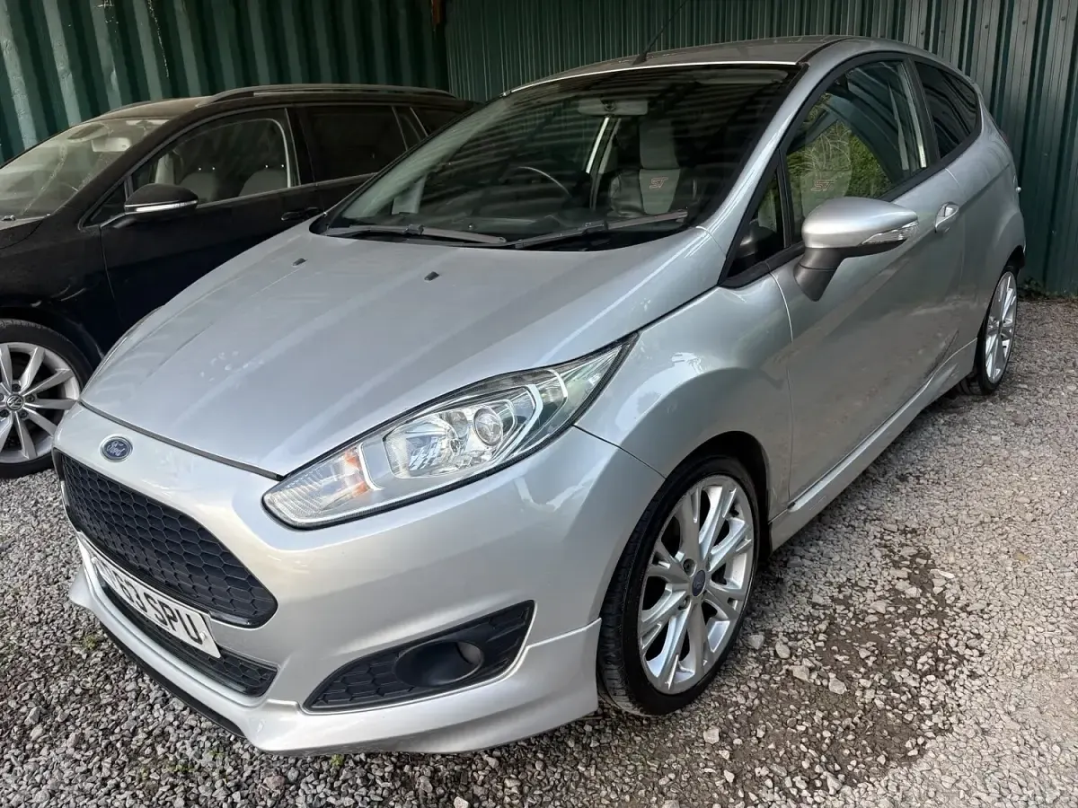 Used Ford Fiesta Zetec 125 HP (91 kW) 2014 Silver Hatchback