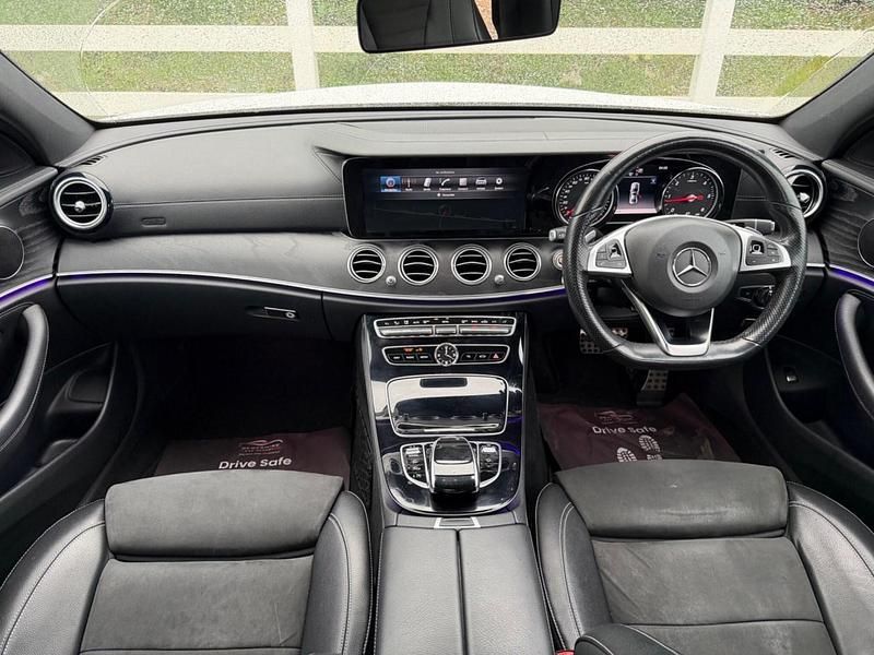 Begagnad Mercedes E220 AMG line 2016 Vit Sedan