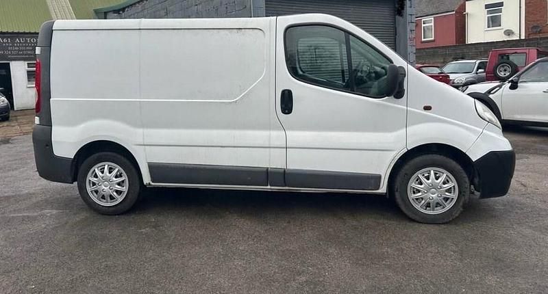 Used Vauxhall Vivaro 113 HP (83 kW) 2013 White MPV