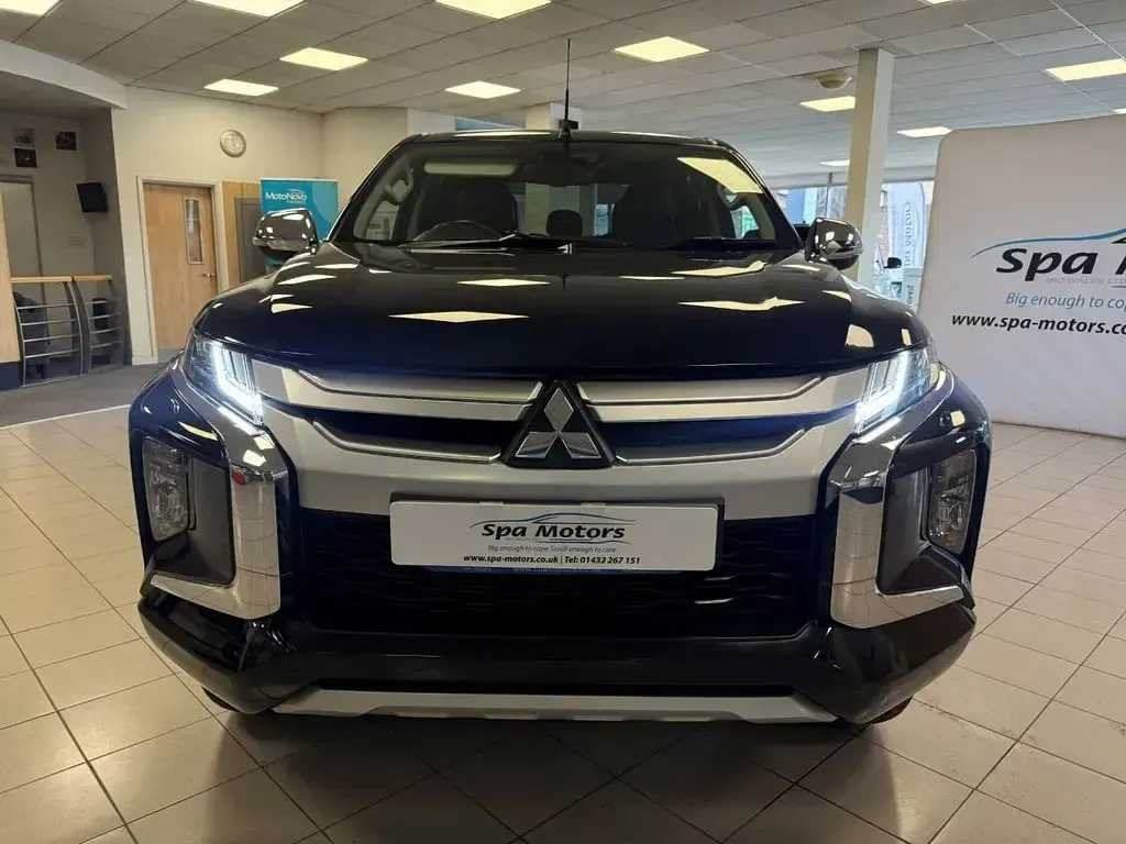 Used Mitsubishi L200 150 HP (110 kW) 2019 Black Pickup