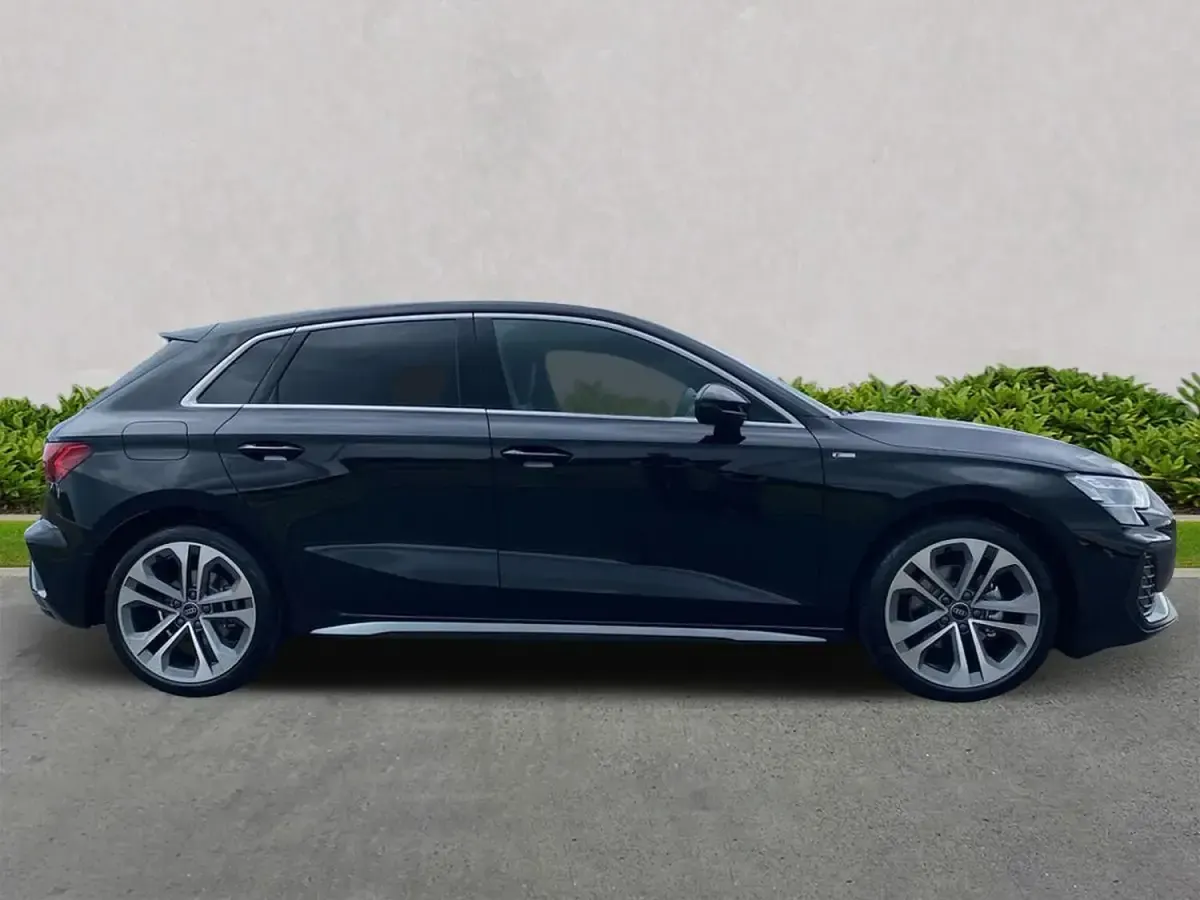 Begagnad Audi A3 S-Line 147 HK (108 kW) 2025 Svart Halvkombi