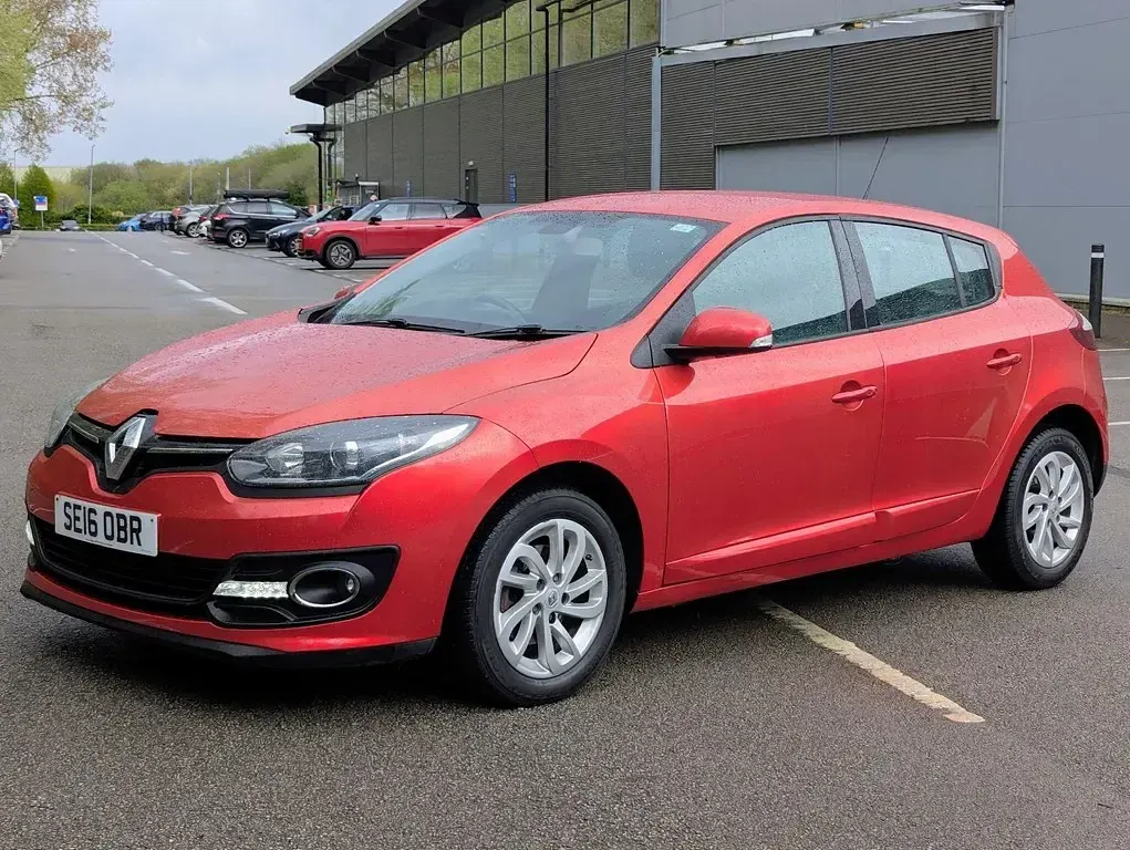 Used Renault Mégane Dynamique 110 HP (80 kW) 2016 Red Hatchback