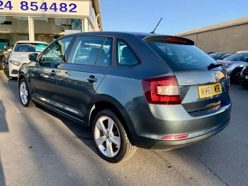 Used Skoda Rapid SE 95 HP (69 kW) 2018 Grey Hatchback
