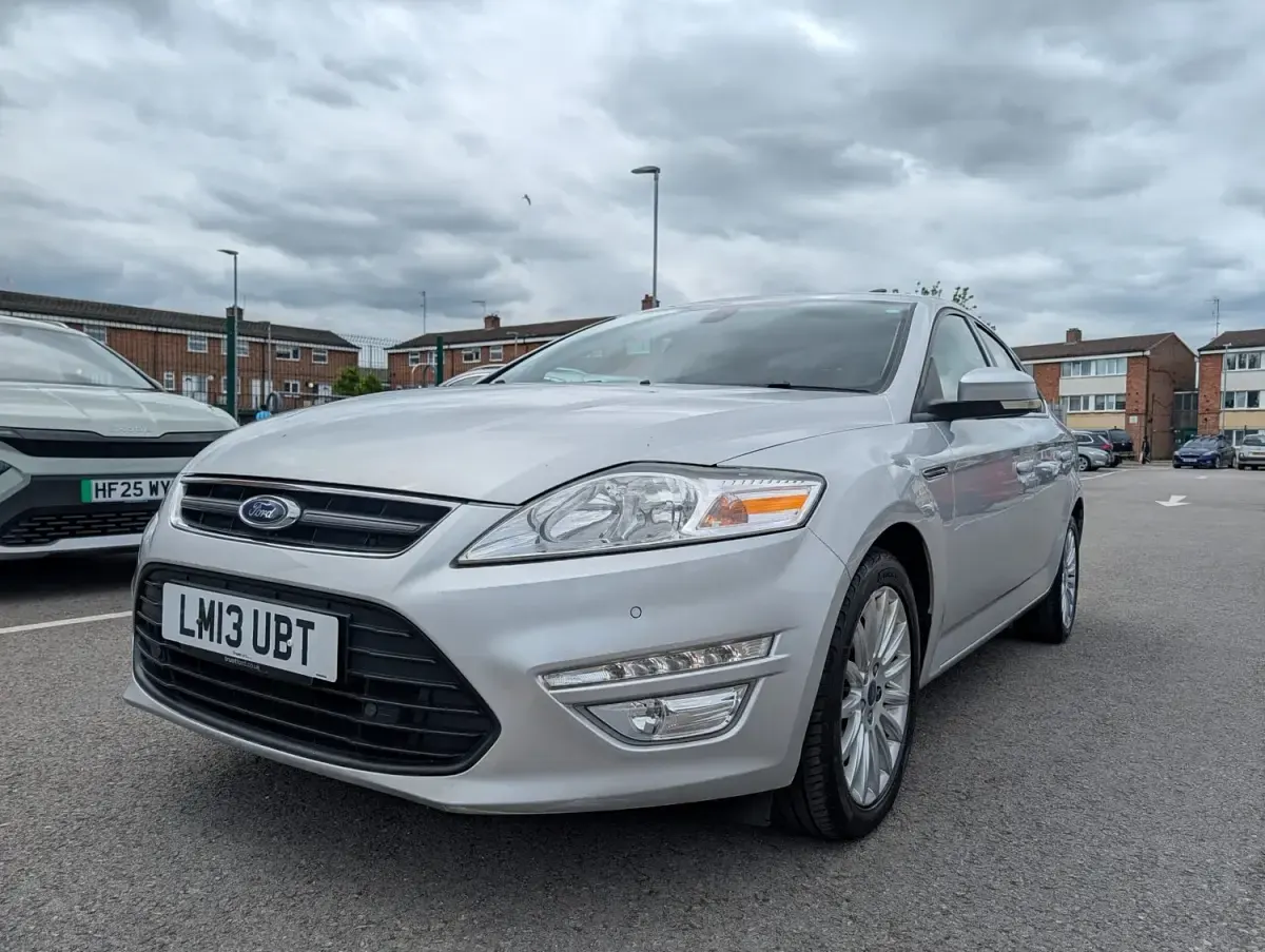 Usado Ford Mondeo Business Edition 140 CV (102 kW) 2013 Plateado Utilitario