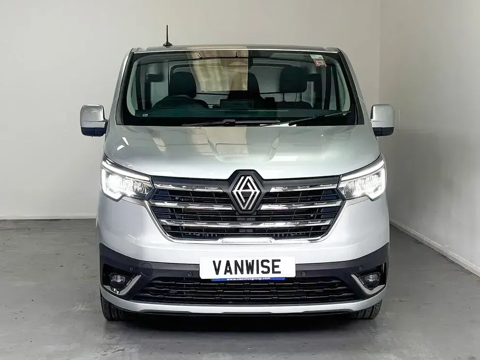 Używany Renault Trafic 150 KM (110 kW) 2026 Szary
