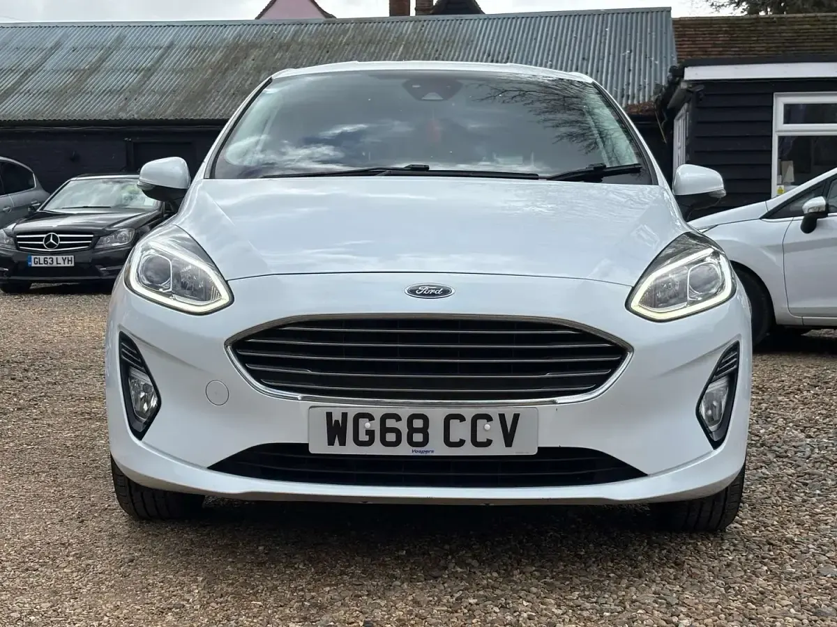 Used Ford Fiesta Titanium 125 HP (91 kW) 2018 White Hatchback