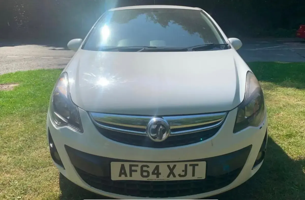 Used Vauxhall Corsa Sportive 95 HP (69 kW) 2014 White Hatchback