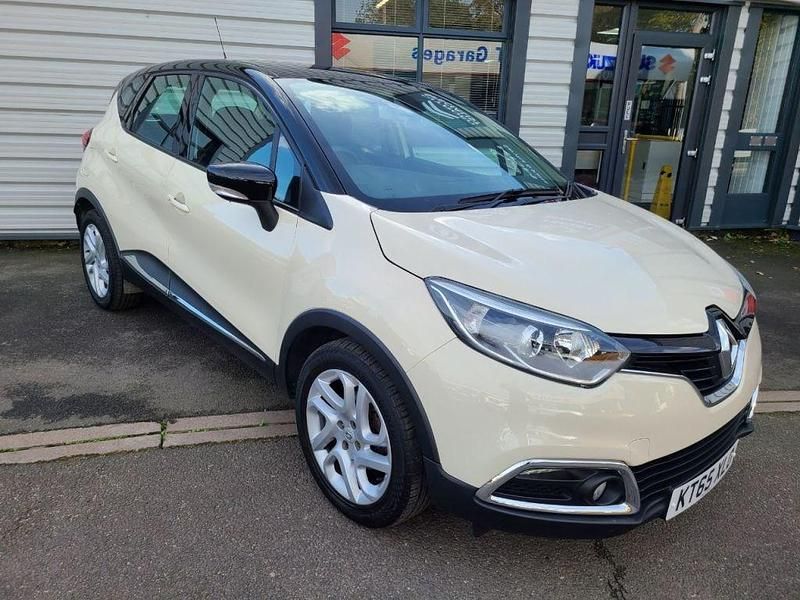 Cream/black Used 2016 Renault Captur Dynamique SUV | £8,995 (Good price) - Image 1/4