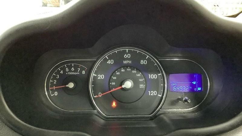 Used Hyundai i10 Classic 86 HP (63 kW) 2011 Grey Hatchback