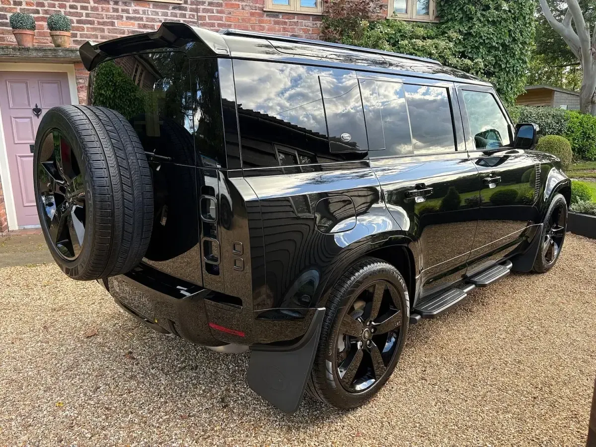 Used Land Rover Defender 250 HP (183 kW) 2024 Black SUV