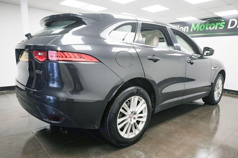 Used Jaguar F-Pace Portfolio 180 HP (132 kW) 2016 Grey SUV