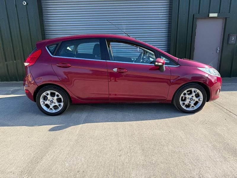 Usado Ford Fiesta Zetec 2012 Vermelho Citadino