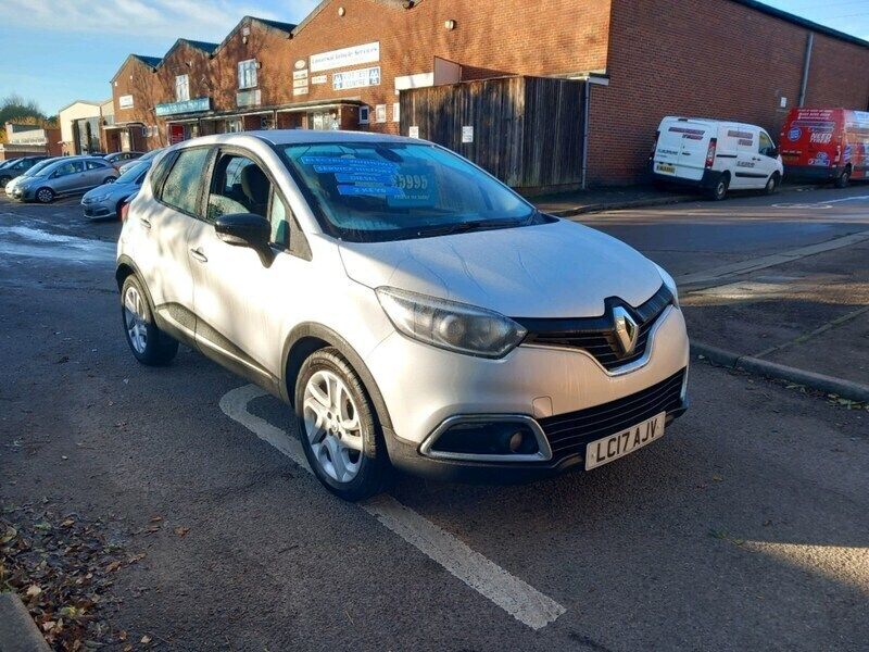 Silver Used 2017 Renault Captur Dynamique SUV | £4,995 (Fair price) - Image 1/4