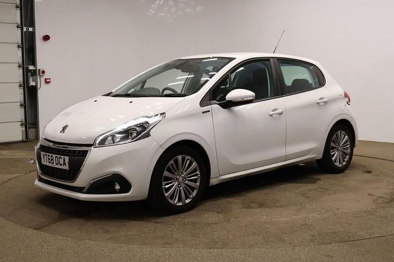 White Used 2018 Peugeot 208 Signature Sky Hatchback | £5,975 (Fair price) - Image 1/4