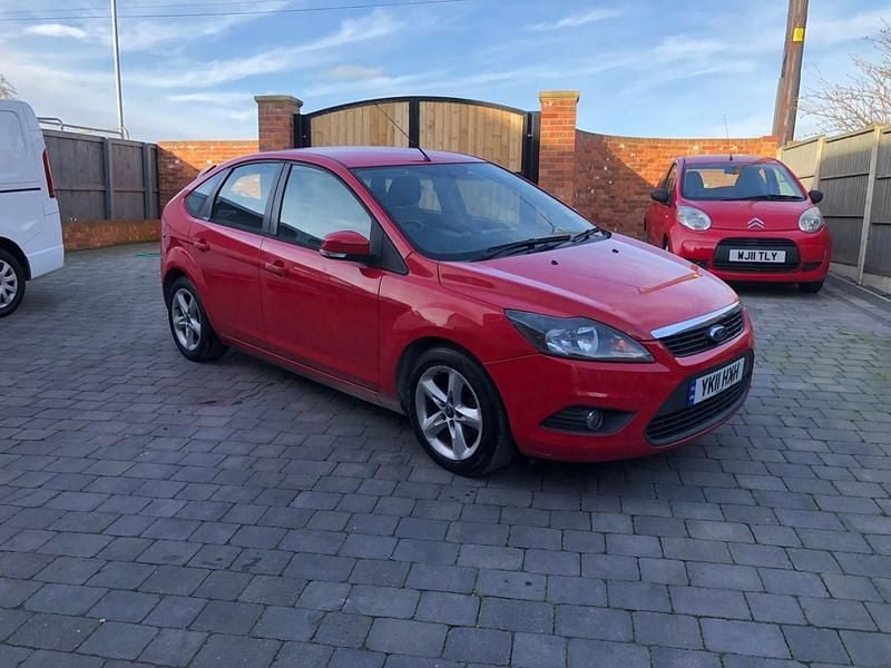 Used Ford Focus Zetec 99 HP (72 kW) 2011 Red Hatchback