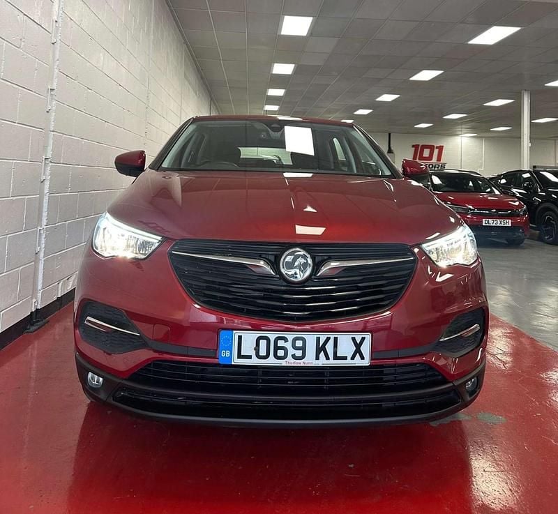 Used Vauxhall Grandland X S 130 HP (95 kW) 2019 Red SUV