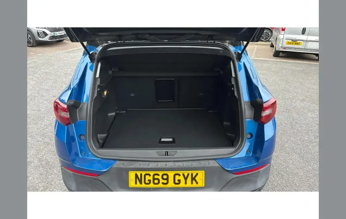 Used Vauxhall Grandland X SRi 130 HP (95 kW) 2020 Blue SUV