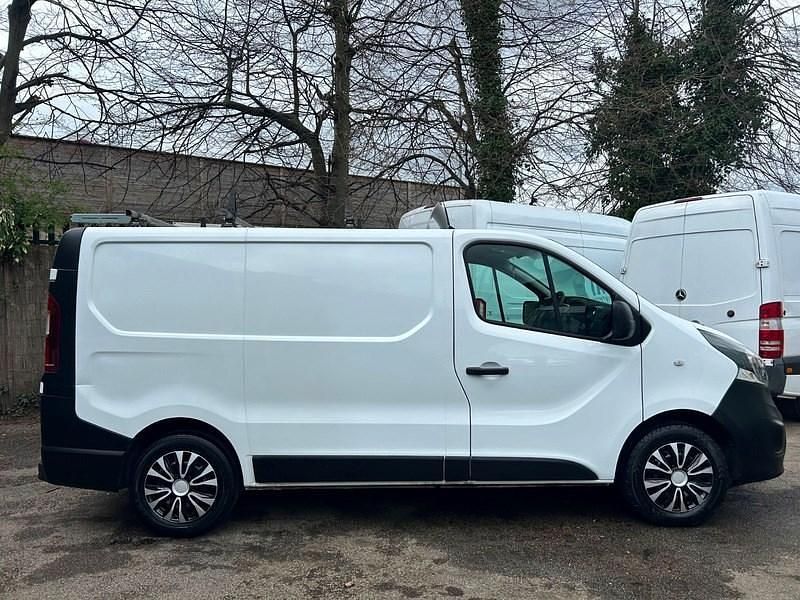 Second-hand Vauxhall Vivaro 2014 Alb Monovolum