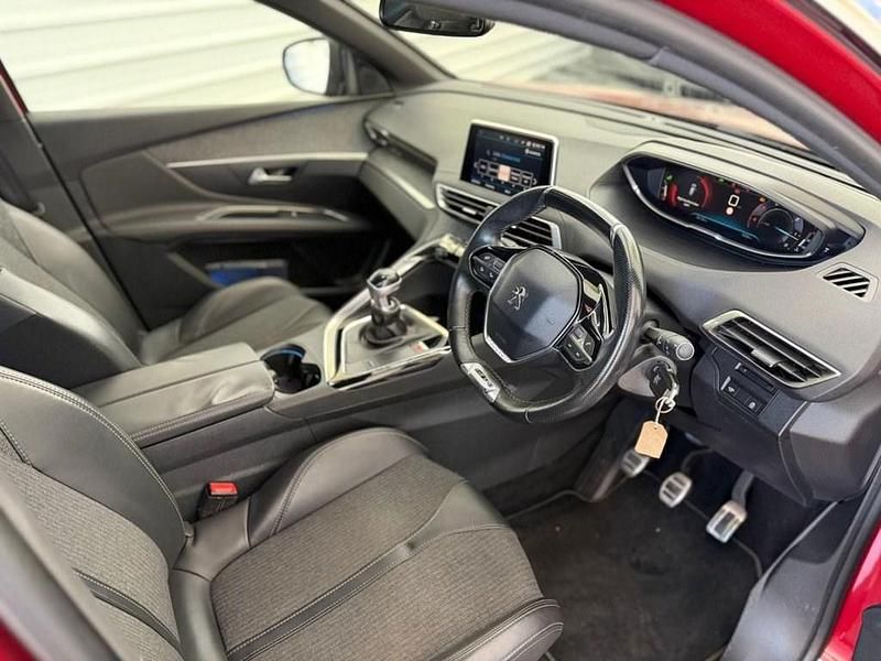Used Peugeot 3008 GT-line 2017 Red Hatchback