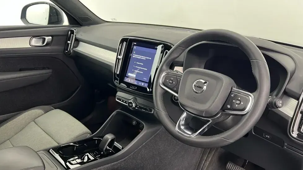 Used Volvo XC40 Plus 161 HP (118 kW) 2023 Blue SUV