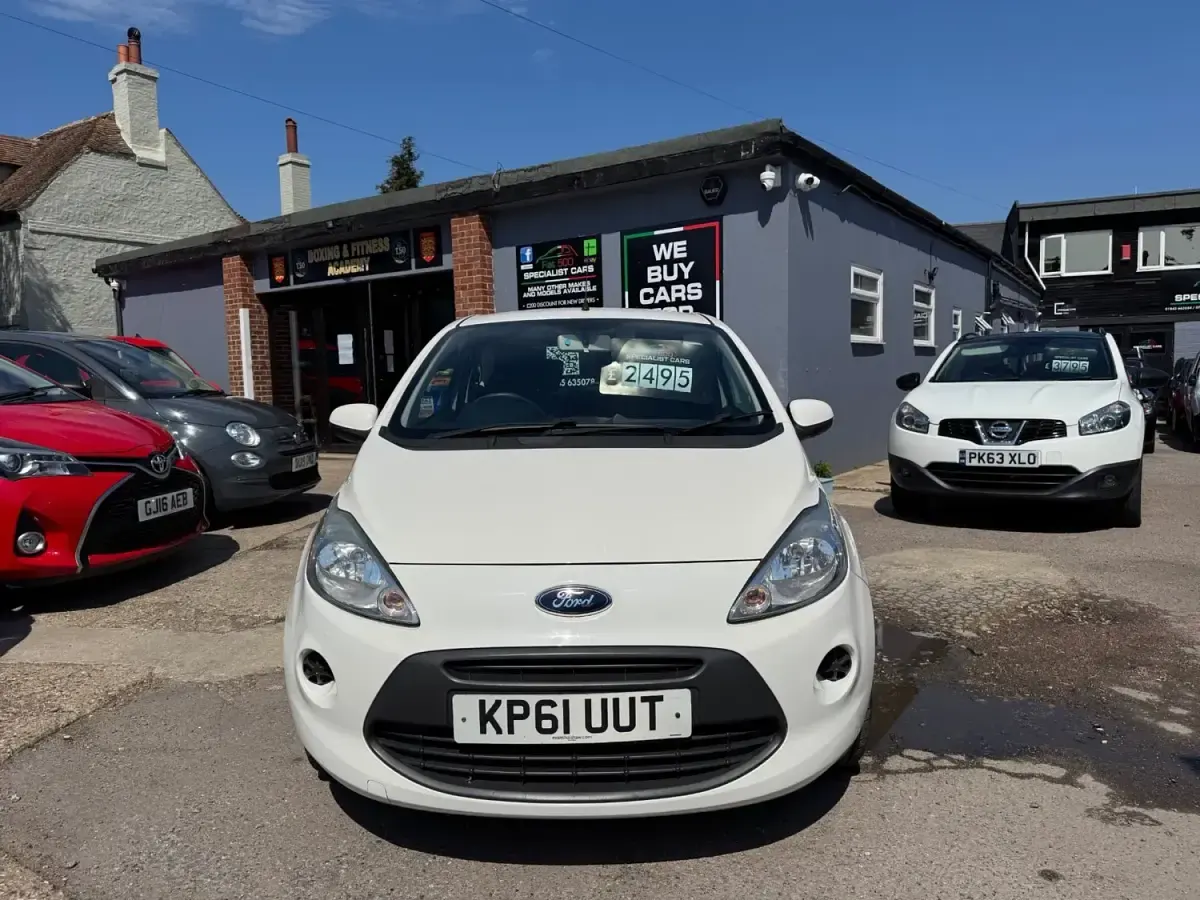Begagnad Ford Ka 69 HK (50 kW) 2011 Vit Halvkombi