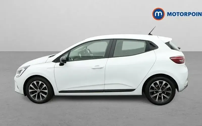 Used Renault Clio Evolution 145 HP (106 kW) 2023 White Hatchback