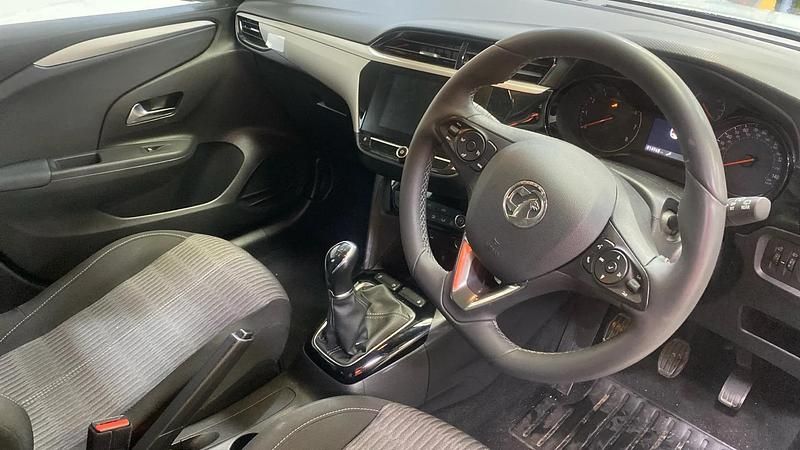 Used Vauxhall Corsa Design Edition 75 HP (55 kW) 2023 White Hatchback