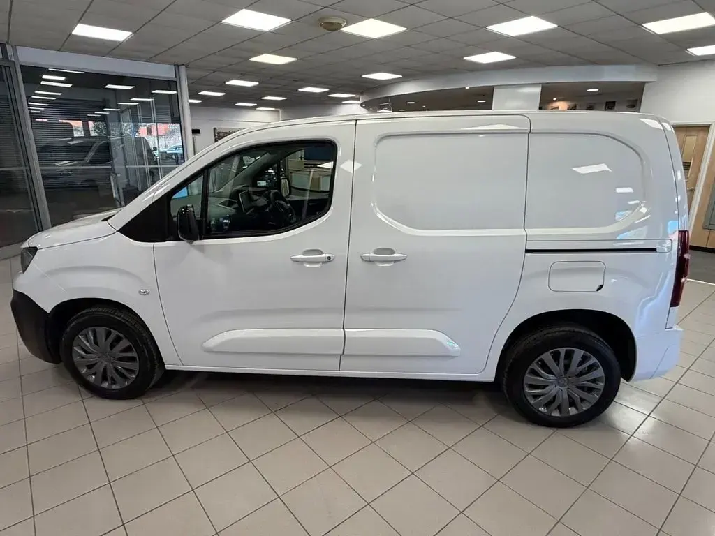 Used Peugeot Partner Premium 2023 White MPV