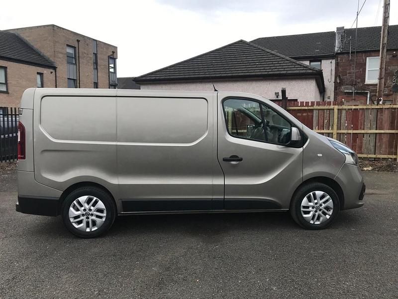 Used Nissan NV300 Tekna 120 HP (88 kW) 2019 Grey Van