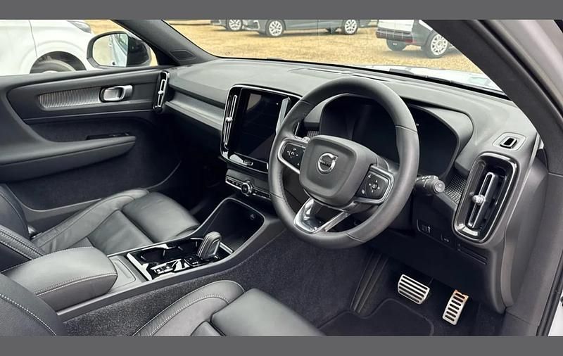 Used Volvo XC40 R-Design Pro 161 HP (118 kW) 2022 Silver SUV